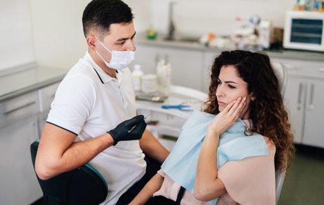 How to Stop Dental Pain Fast While Waiting for a Dentist